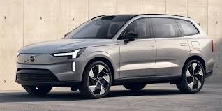 2025 Volvo EX90 – Güvenliğin ve Elektriğin Yeni Sembolü