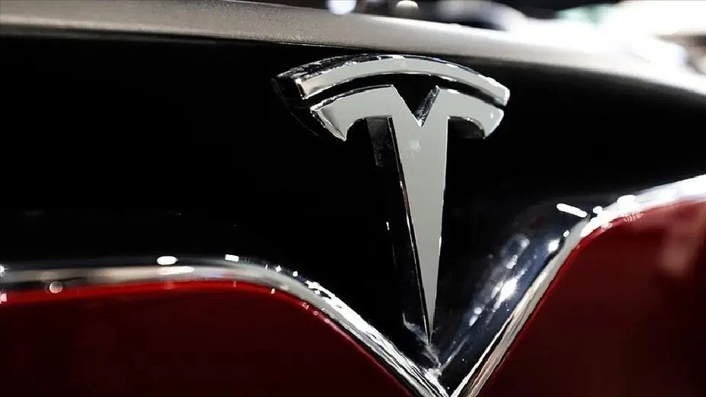 Tesla'dan Örnek Davranış: Farlar Değişecek — Güncel Gelişmeler ve Sektör Yorumu
