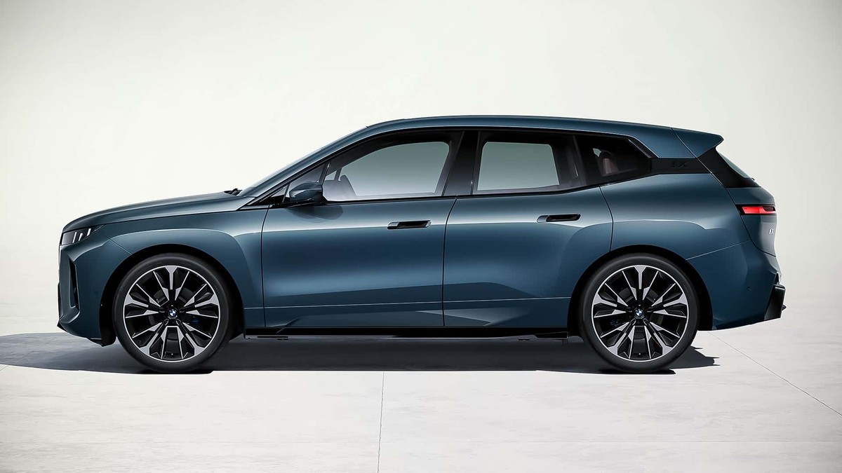 BMW iX