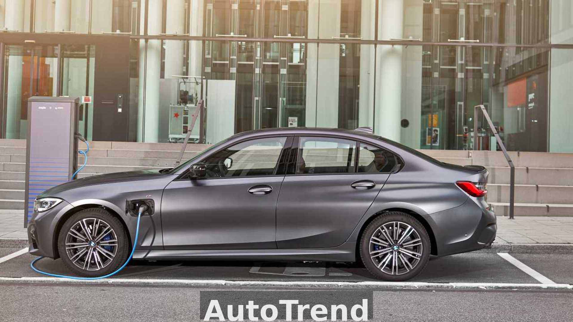 2025 BMW 330e xDrive – Hibritin Sportif Hali