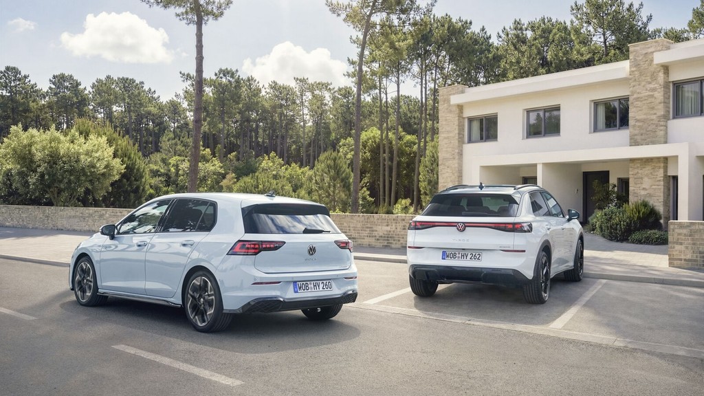 Toyota'nın Hibritine Volkswagen'den Yanıt: Golf ve T-Roc Hibrit Modelleri Ne Getiriyor?