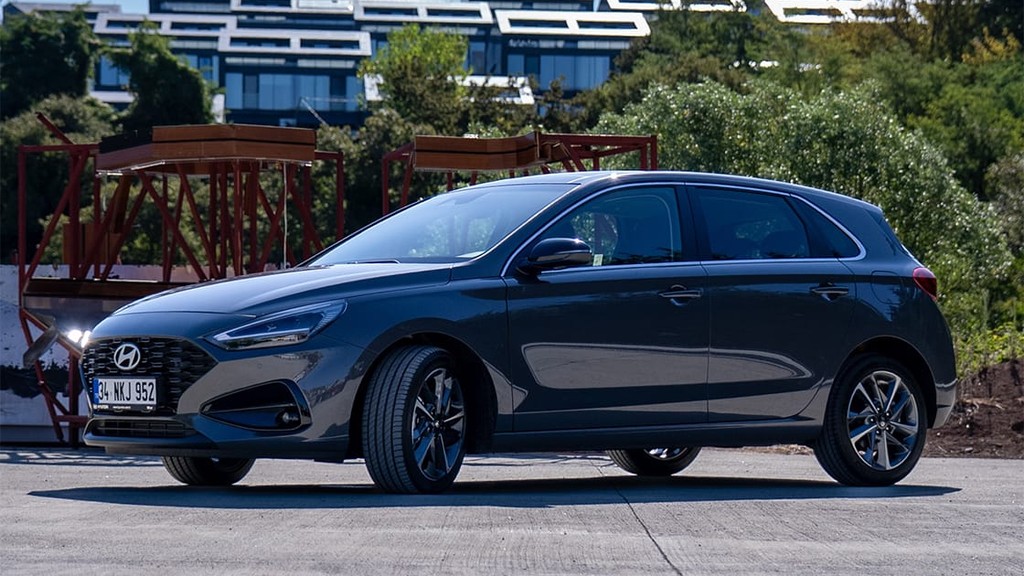Hyundai ve Kia'dan 14 Araç Sahibine Acil Uyarı: Arabanızı Evinizden Uzakta Park Edin